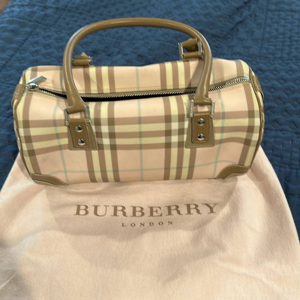 Authentic Burberry Barrel Bag w/duster
